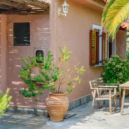 Giola Sirines Apartman Asztrída