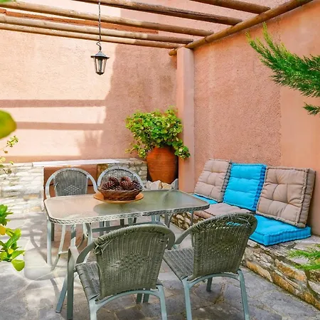 Giola Sirines Apartman *