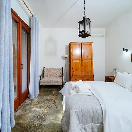 Giola Sirines Apartman Asztrída